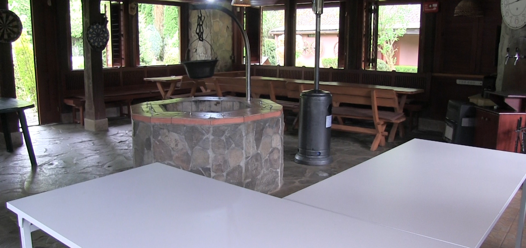 Dom s areálom na podnikanie, pozemok 2500 m2, dom - ubytovanie, jazierko, 2x altánok, biliardový dom, detské atrakcie