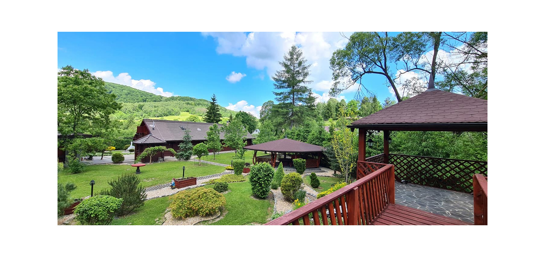 Dom s areálom na podnikanie, pozemok 2500 m2, dom - ubytovanie, jazierko, 2x altánok, biliardový dom, detské atrakcie