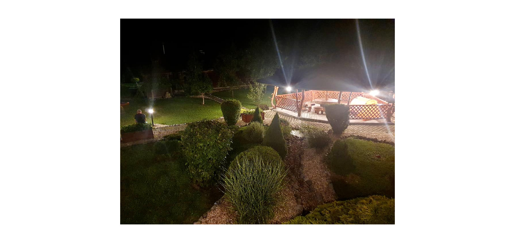 Dom s areálom na podnikanie, pozemok 2500 m2, dom - ubytovanie, jazierko, 2x altánok, biliardový dom, detské atrakcie