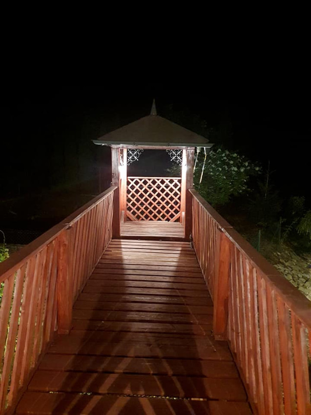 Dom s areálom na podnikanie, pozemok 2500 m2, dom - ubytovanie, jazierko, 2x altánok, biliardový dom, detské atrakcie