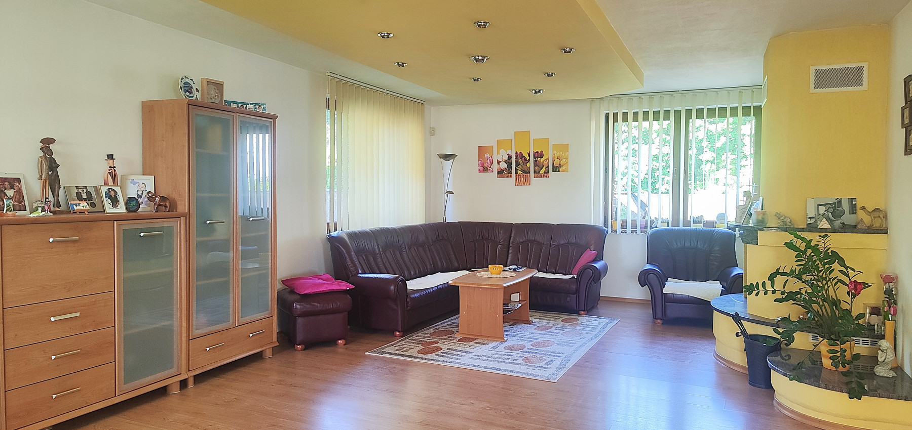 Rodinný dom v tichej lokalite s bazénom, garážou, kompletne zariadený