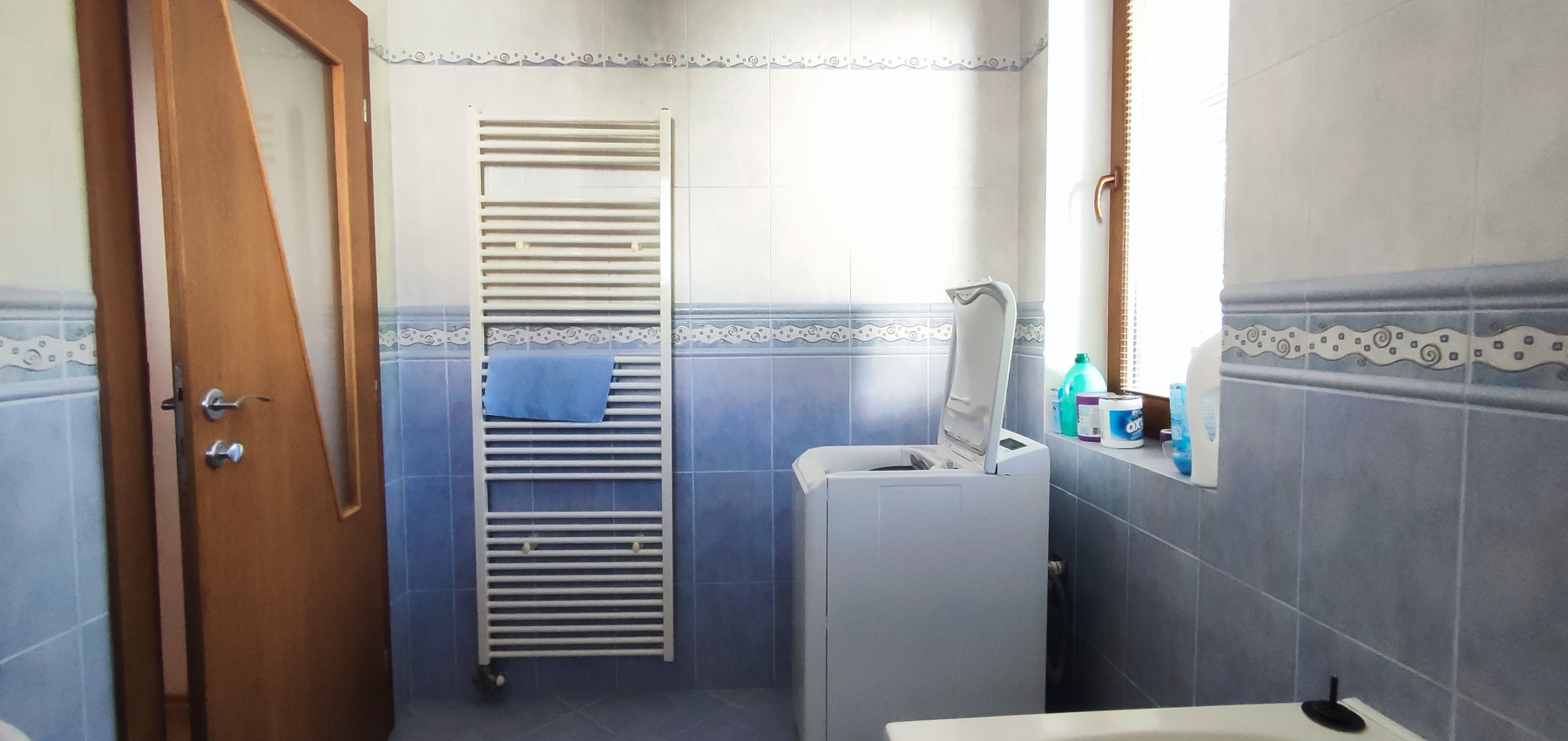 Rodinný dom v tichej lokalite s bazénom, garážou, kompletne zariadený