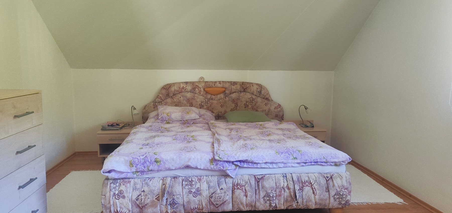 Rodinný dom v tichej lokalite s bazénom, garážou, kompletne zariadený