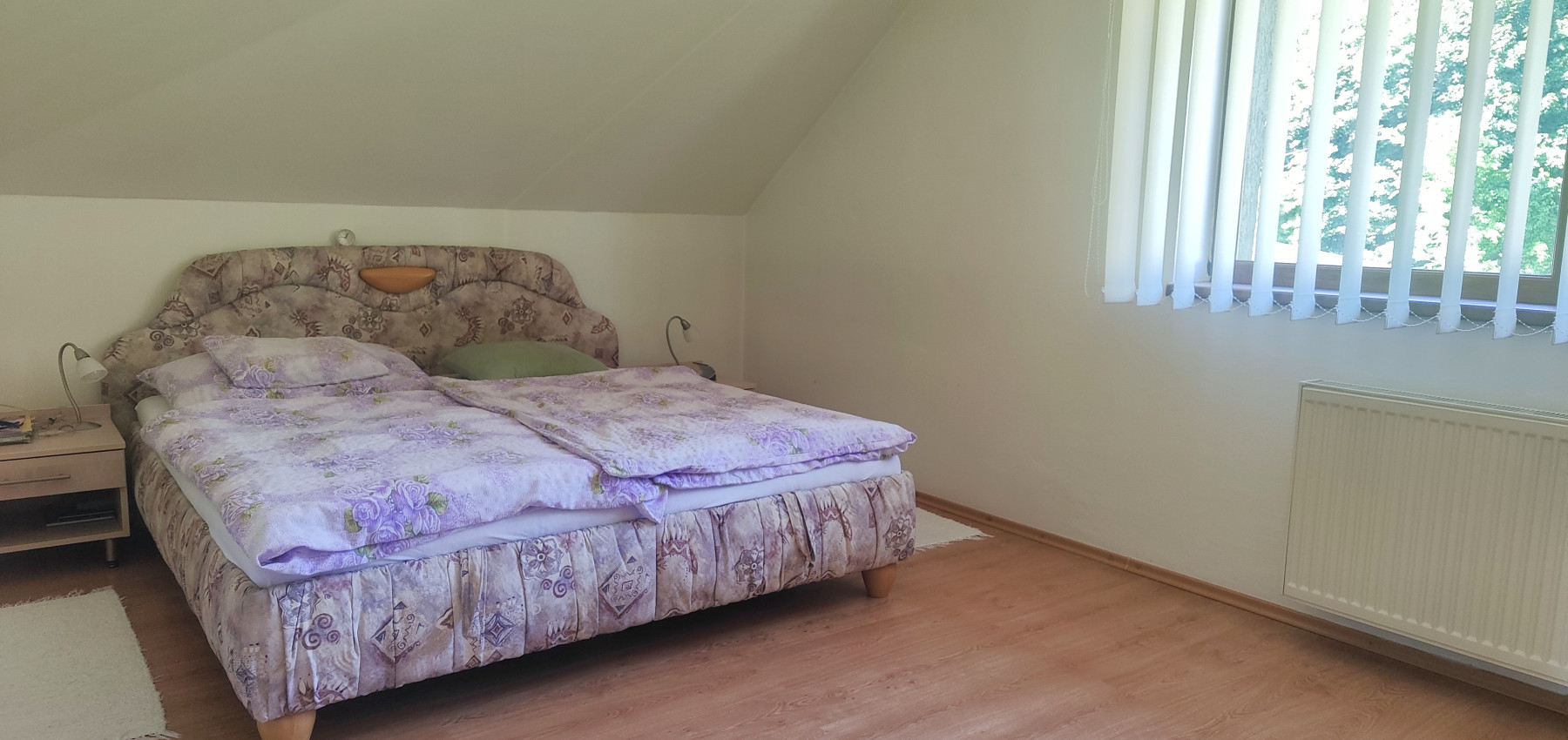 Rodinný dom v tichej lokalite s bazénom, garážou, kompletne zariadený