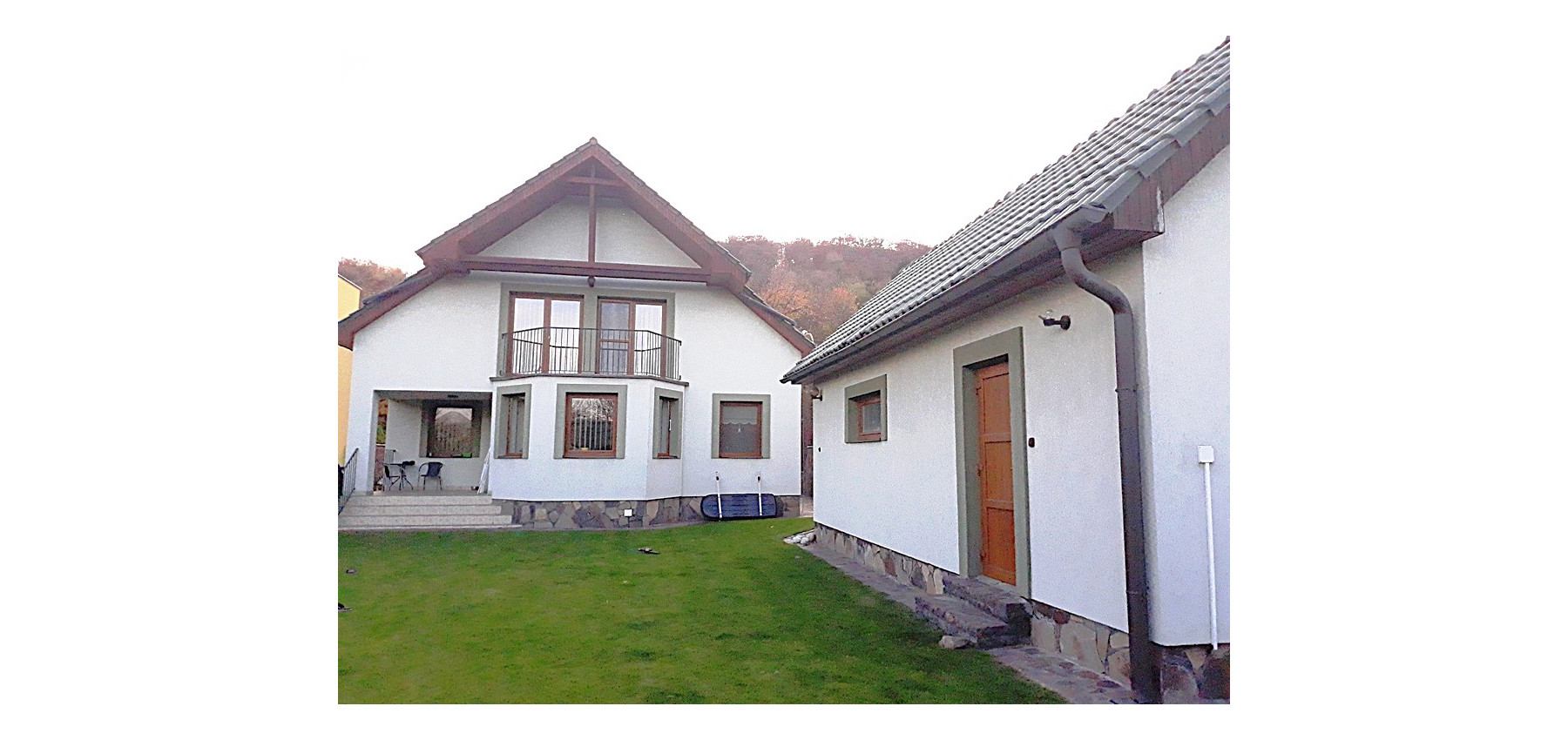 Rodinný dom v tichej lokalite s bazénom, garážou, kompletne zariadený