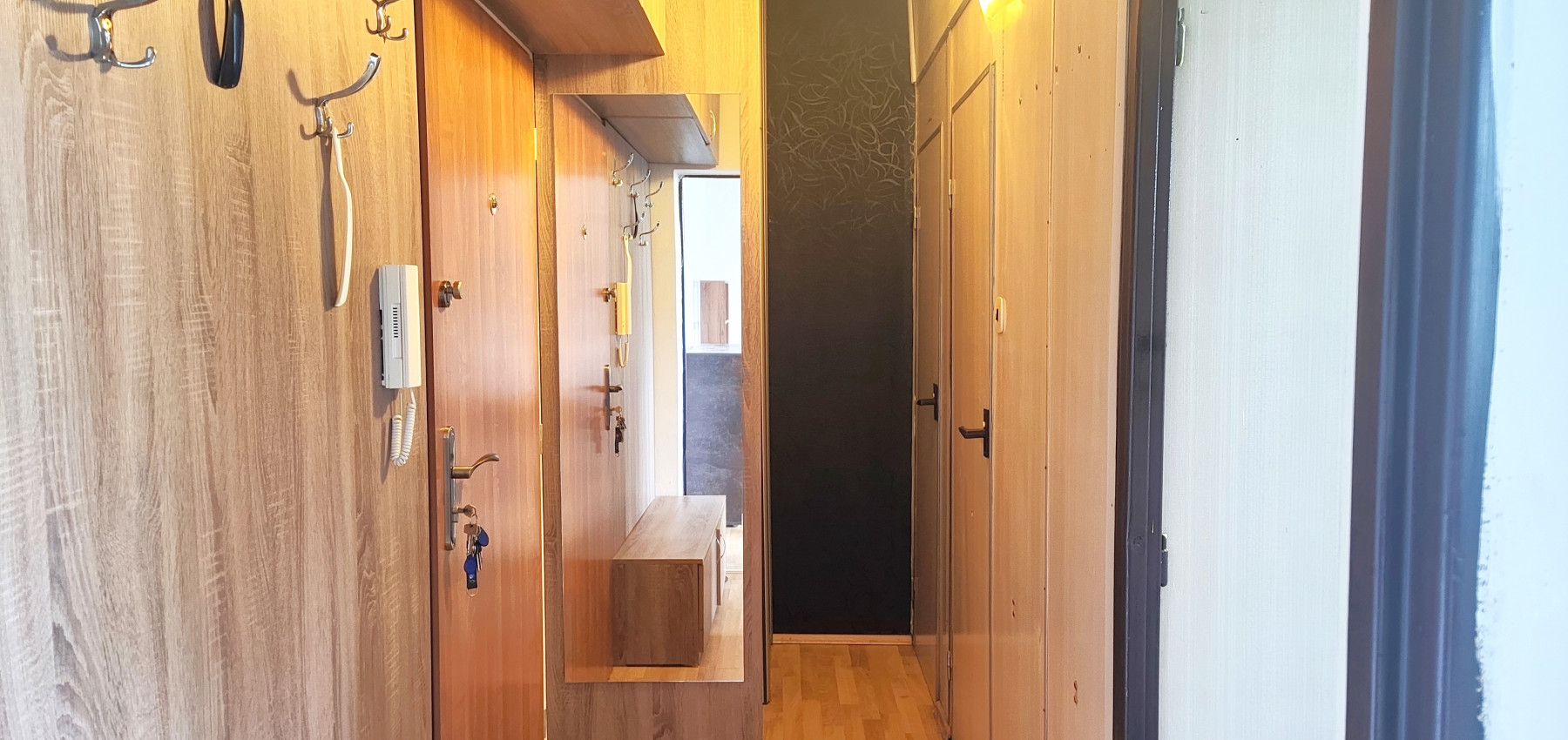 Voľný ihneď.... Vyhľadávaný 1 izbový byt s balkónom blízko centra