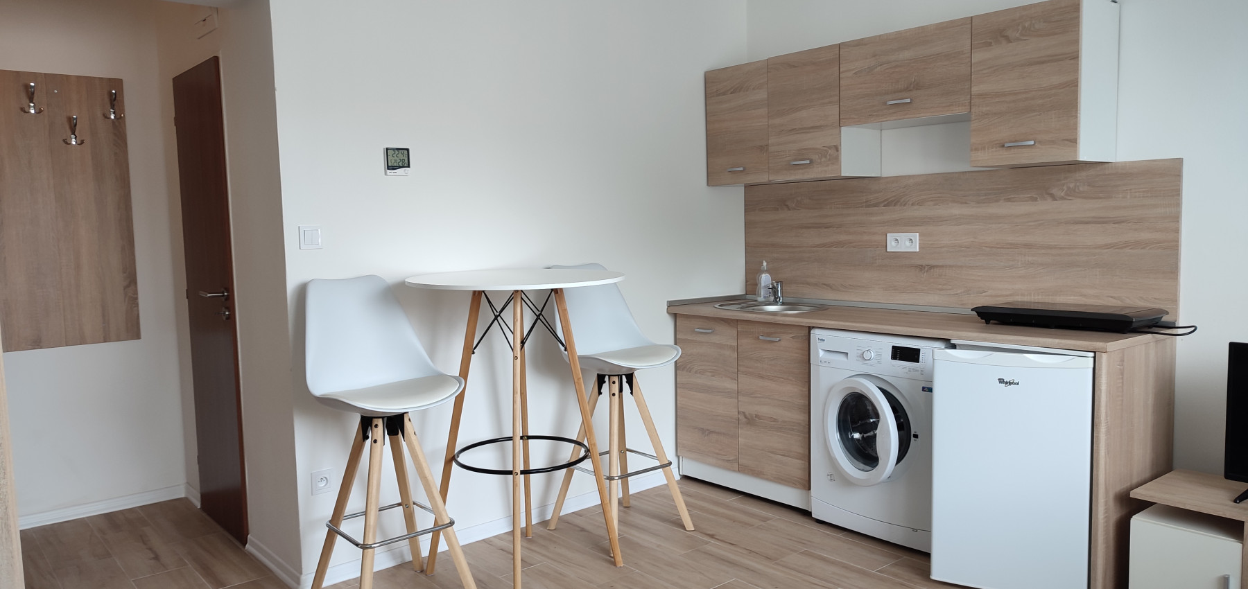 Prenajatá do 1.10.2026...  zariadená garsónka 20 m2 komplet rekonštrukcia, voľná ihneď