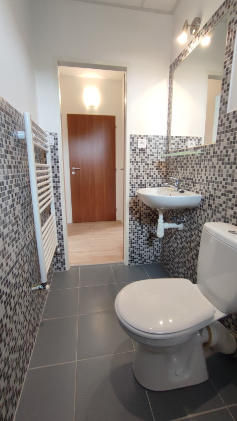 Prenajatá do 1.10.2026...  zariadená garsónka 20 m2 komplet rekonštrukcia, voľná ihneď