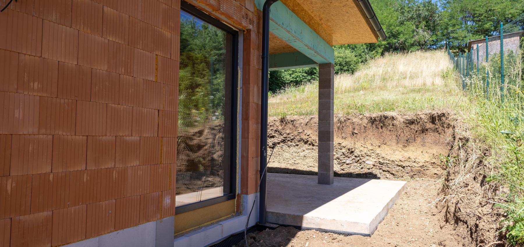 Bývajte do 2 mesiacov - zdravý tehlový 4 izbový dom Medzany, pozemok 589 m2