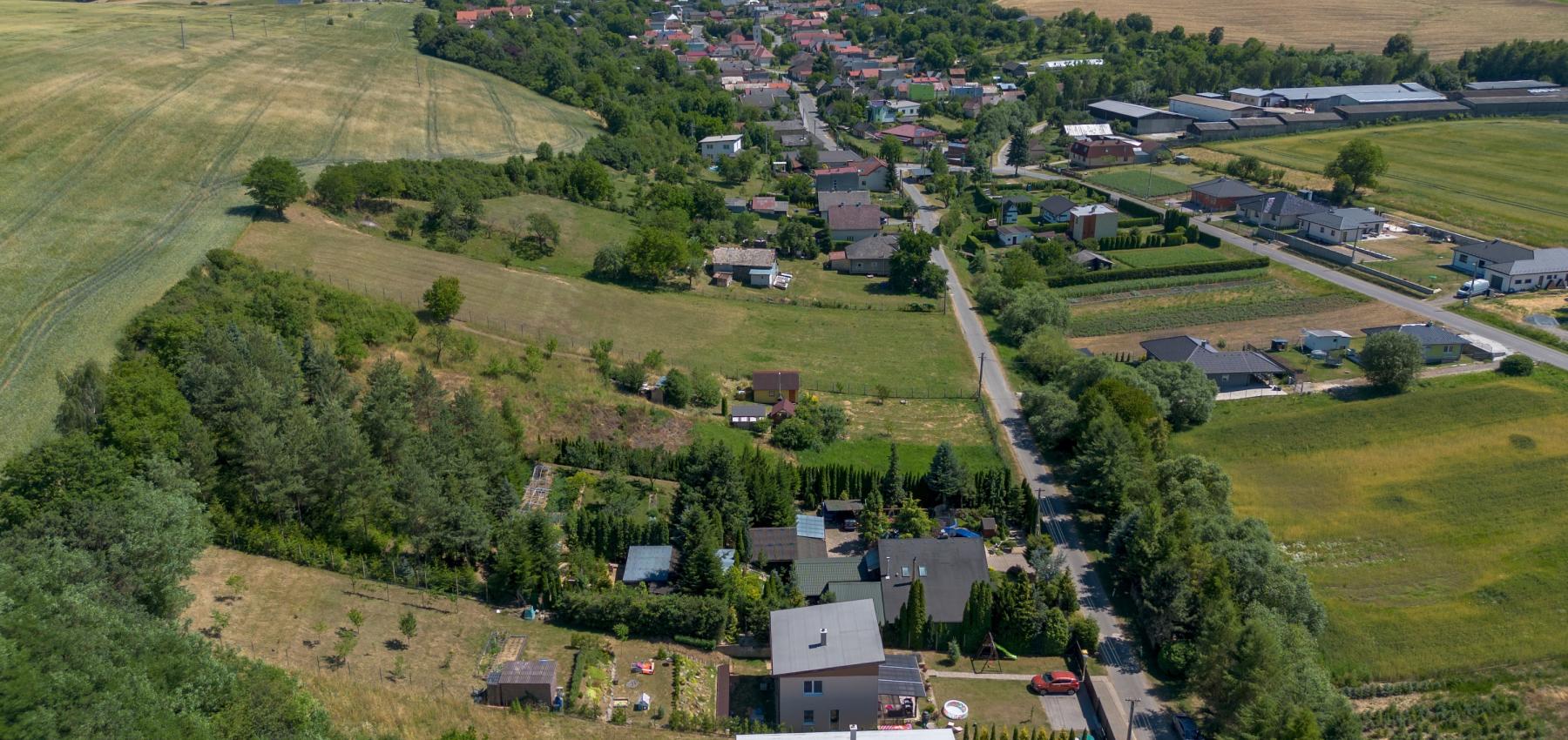 Bývajte do 2 mesiacov - zdravý tehlový 4 izbový dom Medzany, pozemok 589 m2