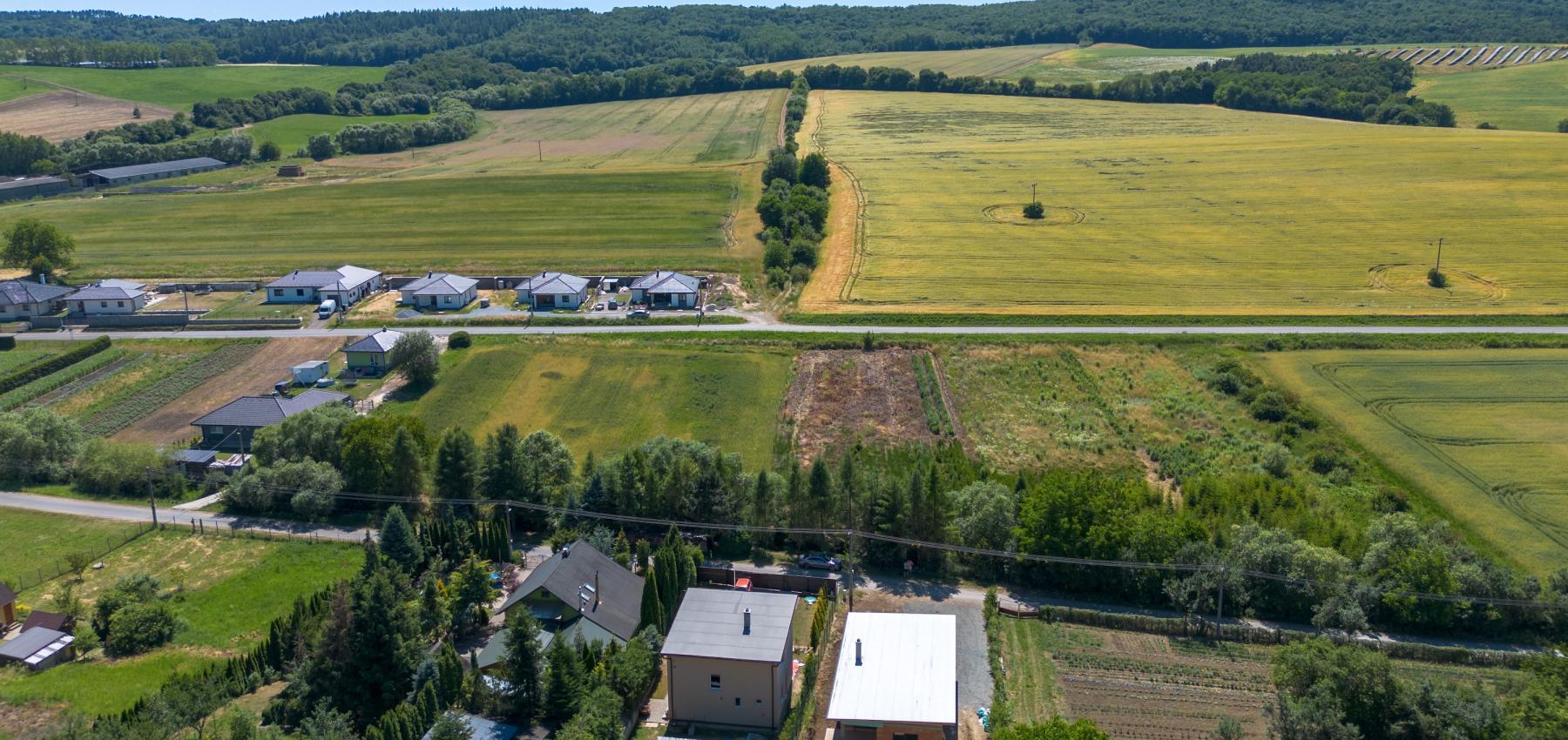 Bývajte do 2 mesiacov - zdravý tehlový 4 izbový dom Medzany, pozemok 589 m2