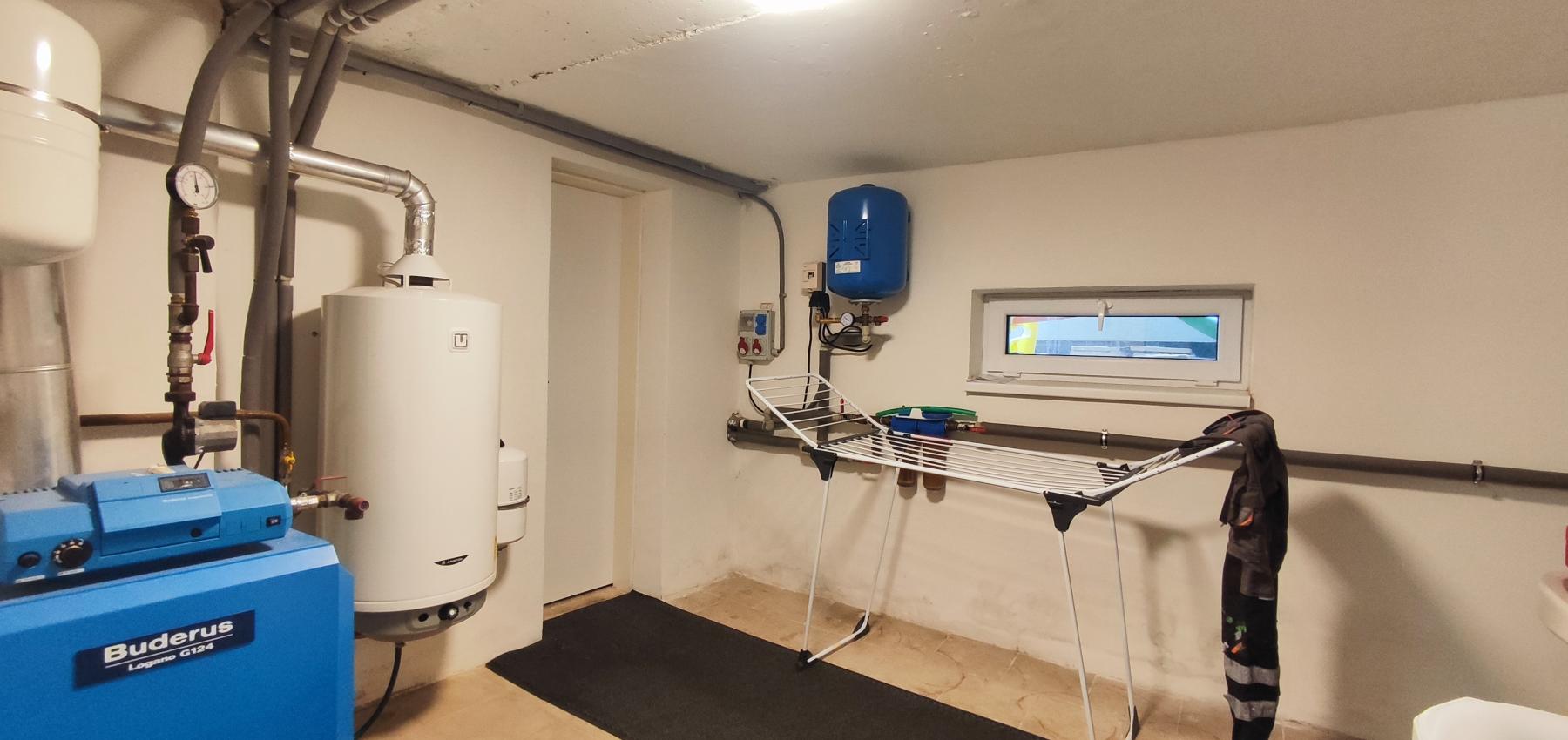 Lukratívne prenajatý investičný rodinný dom s dvomi bytmi Ľubotice, možnosť výstavby ďalšieho domu