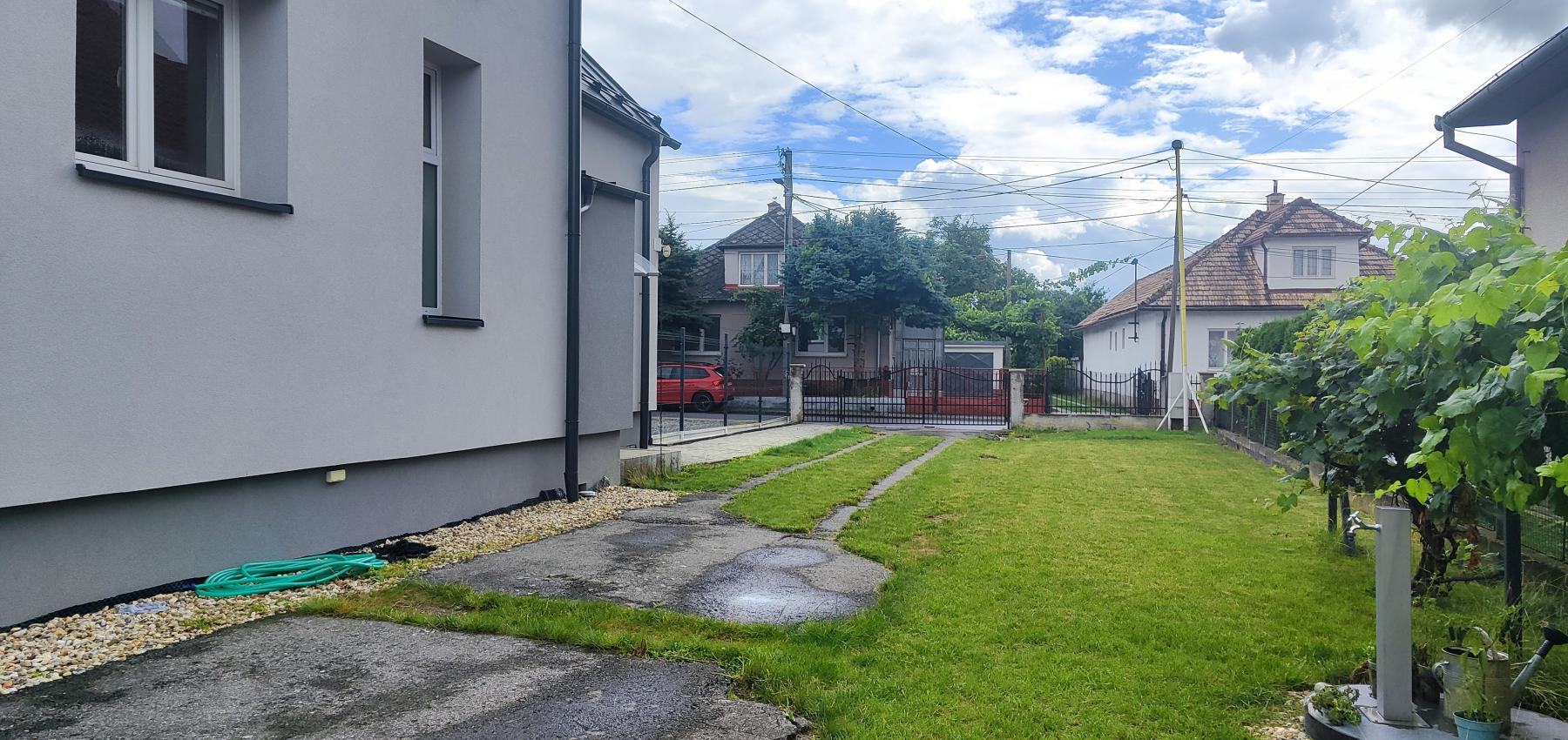 Lukratívne prenajatý investičný rodinný dom s dvomi bytmi Ľubotice, možnosť výstavby ďalšieho domu