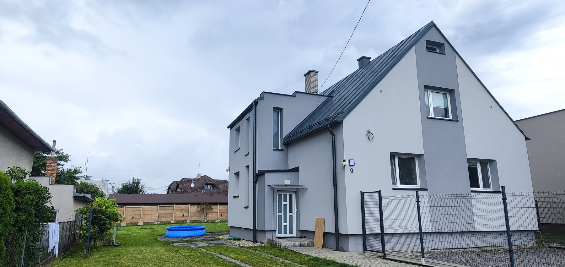 Lukratívne prenajatý investičný rodinný dom s dvomi bytmi Ľubotice, možnosť výstavby ďalšieho domu