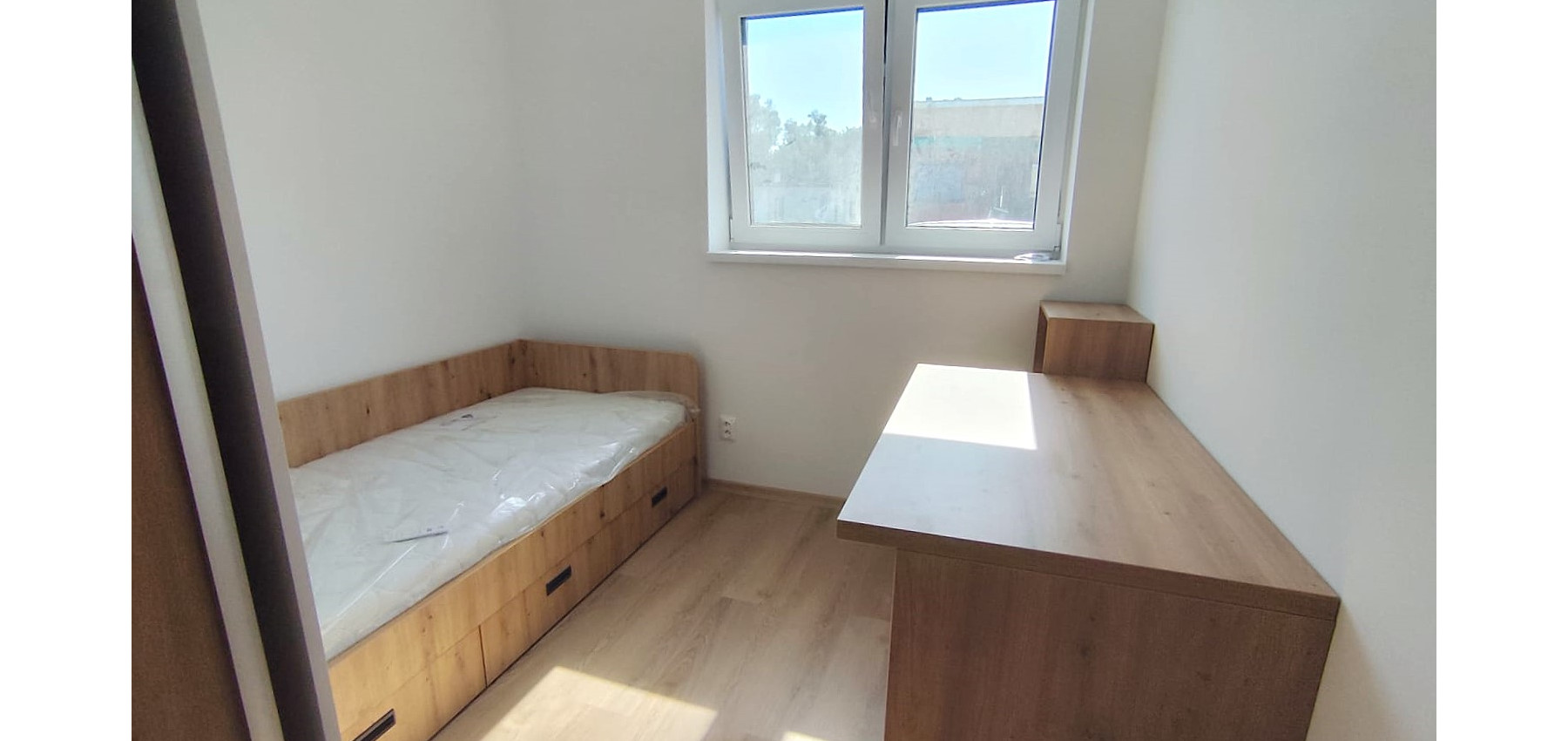 Prenajatý do 15.09.2026 ...... 3 izbový rodinný dom na dlhodobý prenájom, zariadený, 2x parkovacie miesto, záhradka