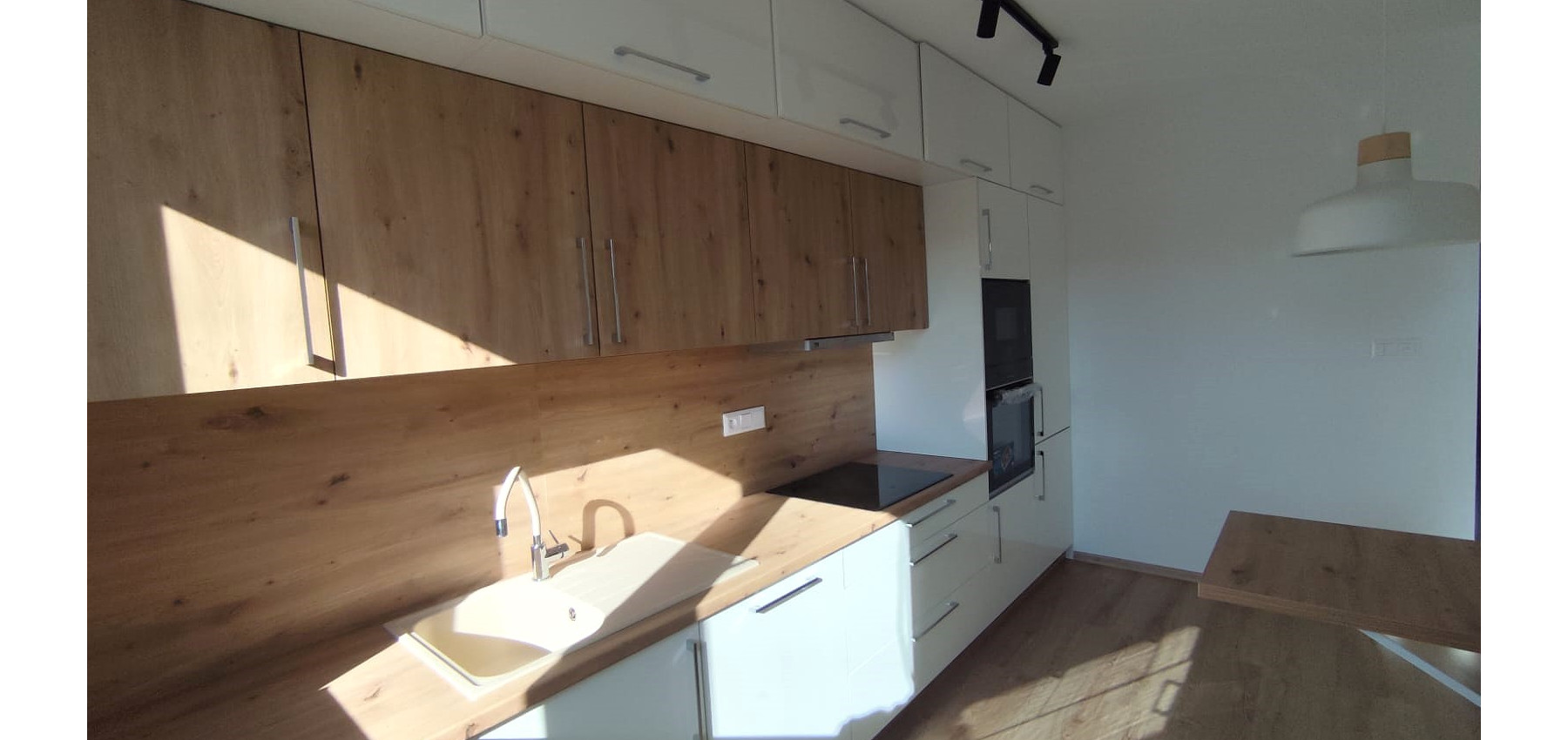 Prenajatý do 15.09.2026 ...... 3 izbový rodinný dom na dlhodobý prenájom, zariadený, 2x parkovacie miesto, záhradka