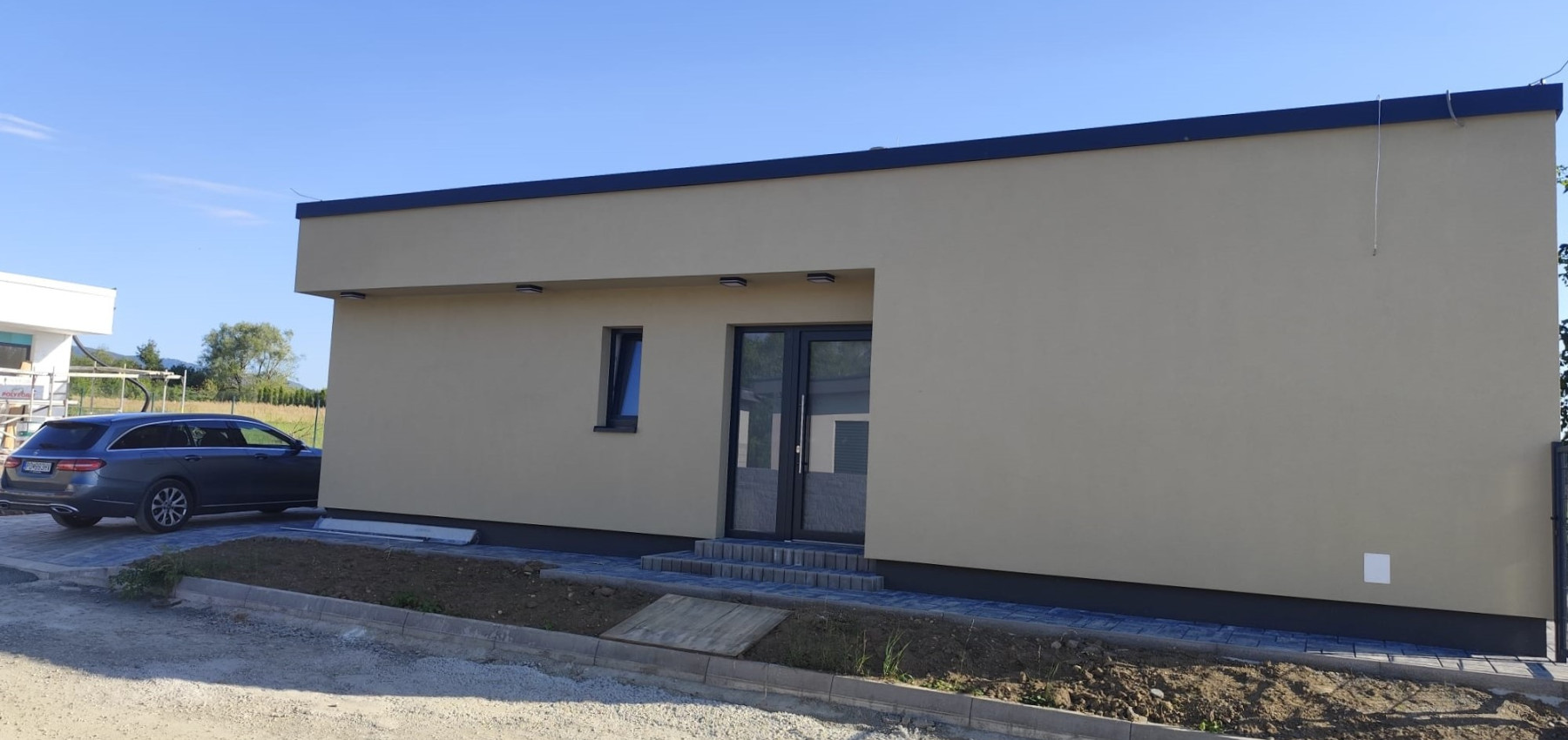 Prenajatý do 15.09.2026 ...... 3 izbový rodinný dom na dlhodobý prenájom, zariadený, 2x parkovacie miesto, záhradka