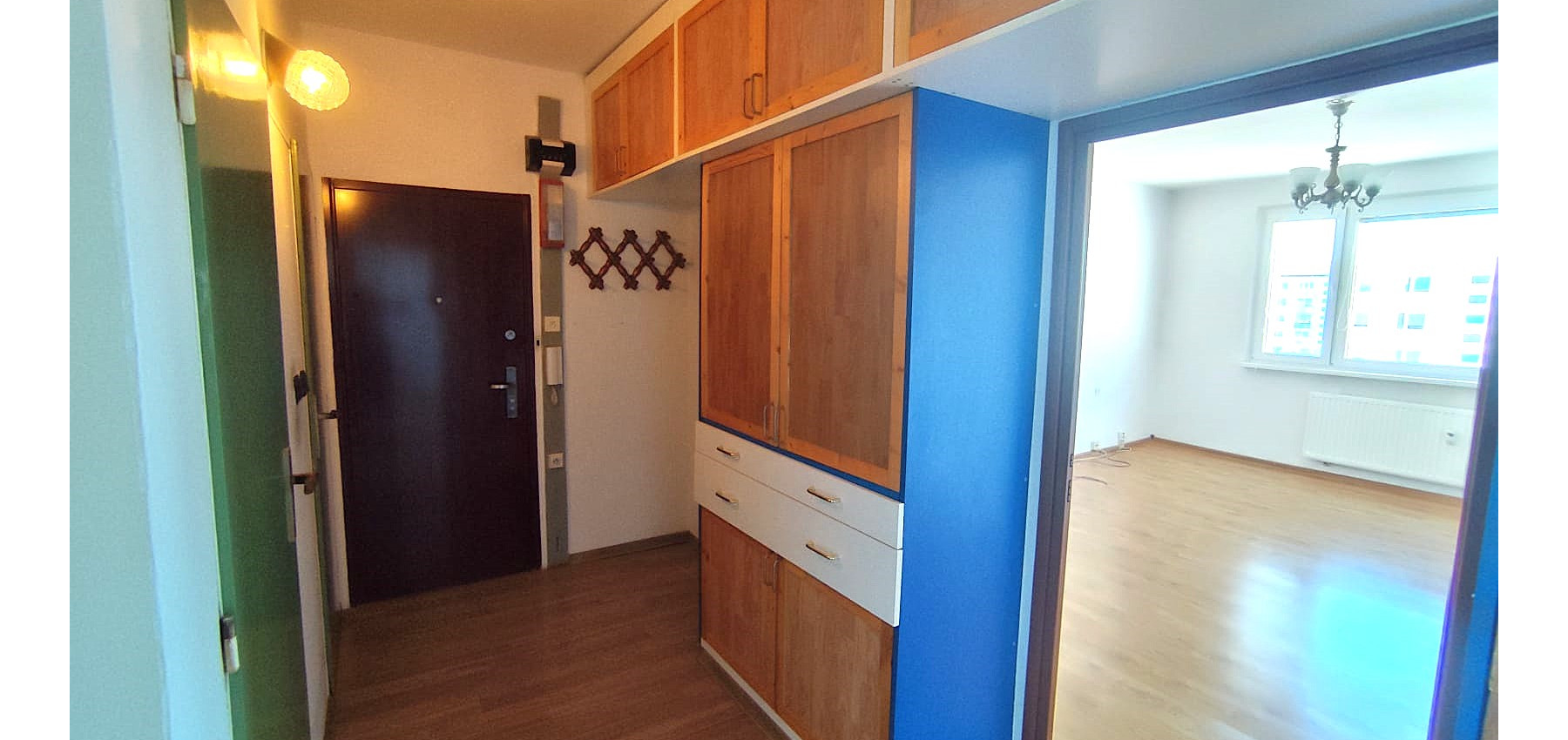 PREDANÝ .... Na predaj veľký 3 izbový byt v zachovalom udržiavanom pôvodnom stave Lomnická