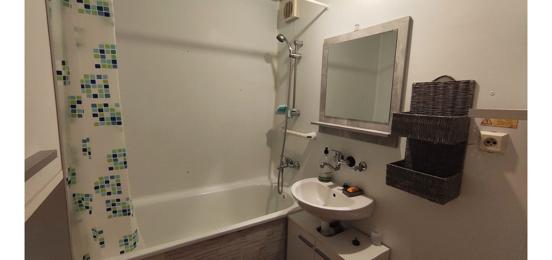 PREDANÝ .... Na predaj veľký 3 izbový byt v zachovalom udržiavanom pôvodnom stave Lomnická