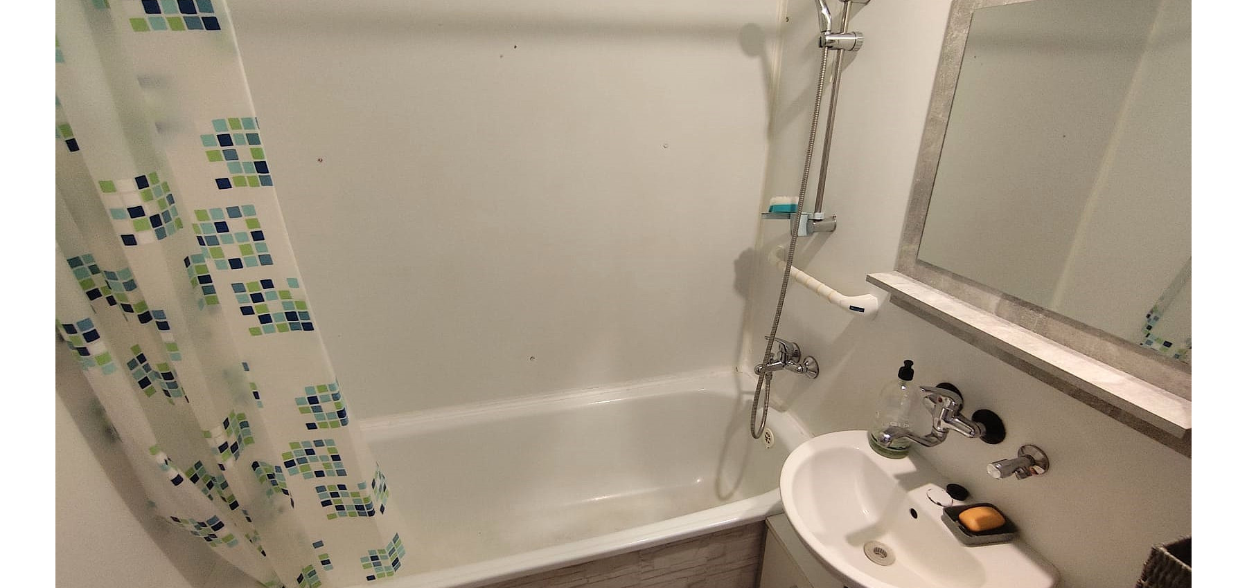 PREDANÝ .... Na predaj veľký 3 izbový byt v zachovalom udržiavanom pôvodnom stave Lomnická