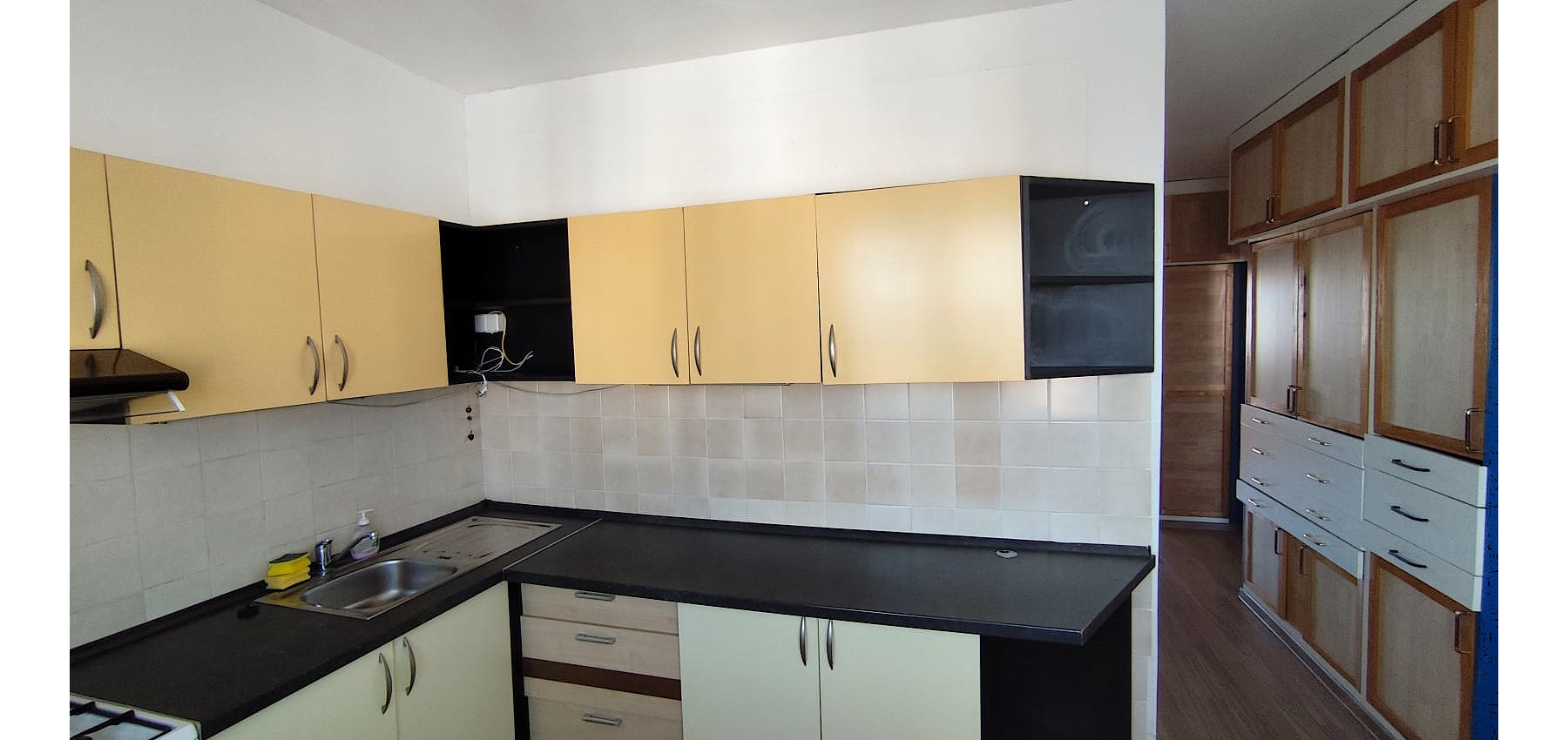 PREDANÝ .... Na predaj veľký 3 izbový byt v zachovalom udržiavanom pôvodnom stave Lomnická