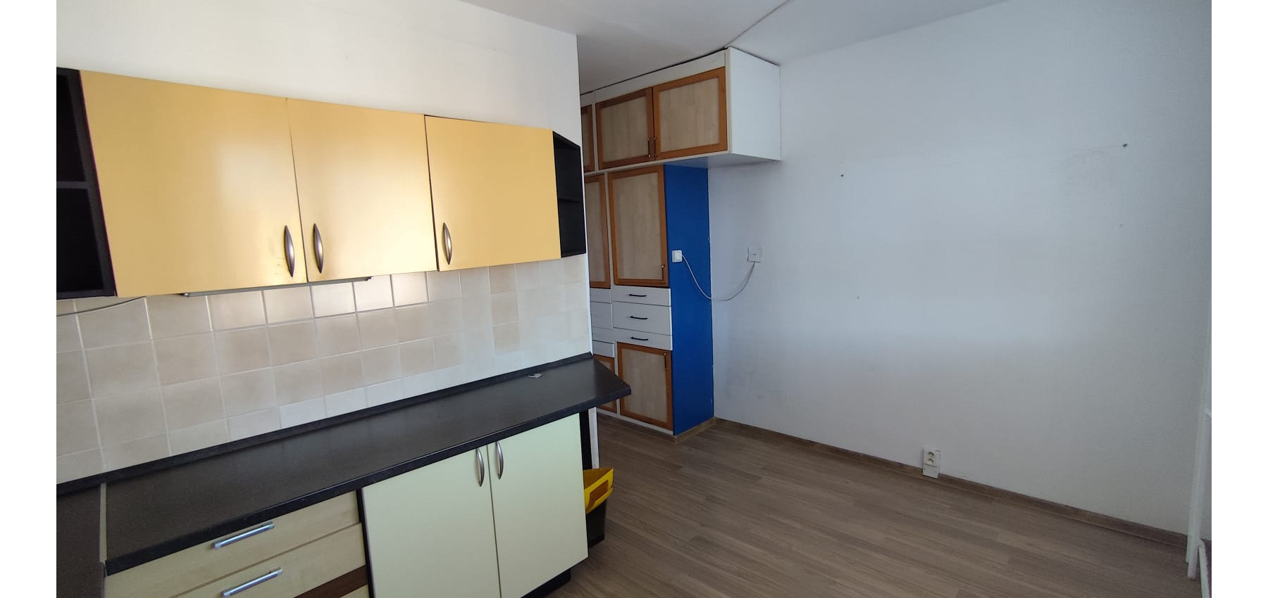 PREDANÝ .... Na predaj veľký 3 izbový byt v zachovalom udržiavanom pôvodnom stave Lomnická