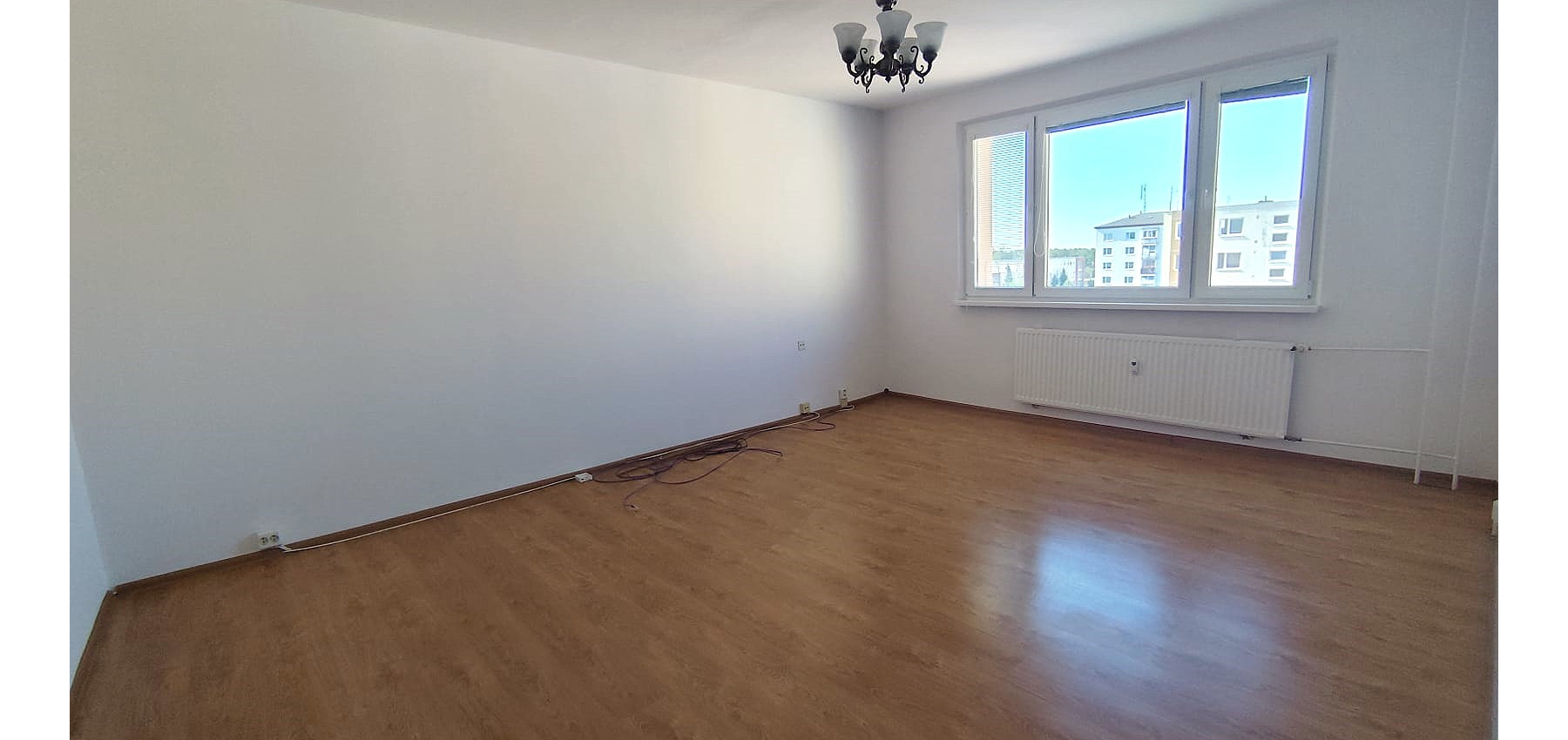 PREDANÝ .... Na predaj veľký 3 izbový byt v zachovalom udržiavanom pôvodnom stave Lomnická