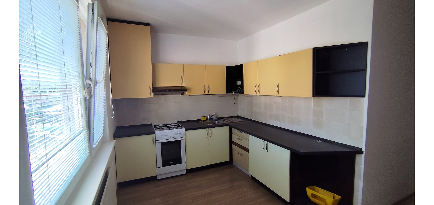 PREDANÝ .... Na predaj veľký 3 izbový byt v zachovalom udržiavanom pôvodnom stave Lomnická