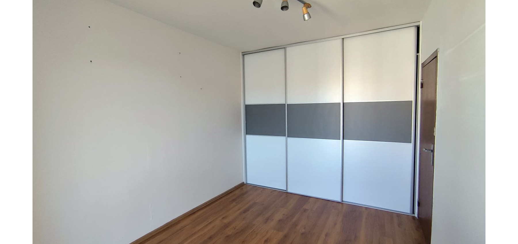 PREDANÝ .... Na predaj veľký 3 izbový byt v zachovalom udržiavanom pôvodnom stave Lomnická