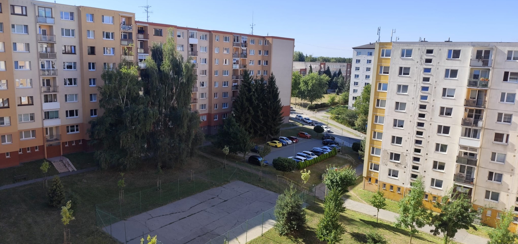 PREDANÝ .... Na predaj veľký 3 izbový byt v zachovalom udržiavanom pôvodnom stave Lomnická