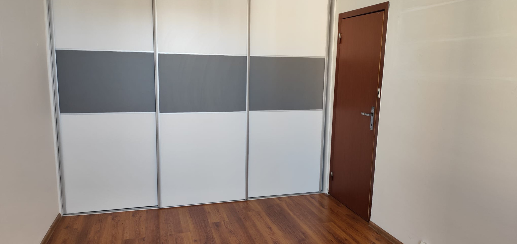 PREDANÝ .... Na predaj veľký 3 izbový byt v zachovalom udržiavanom pôvodnom stave Lomnická