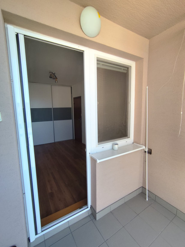 PREDANÝ .... Na predaj veľký 3 izbový byt v zachovalom udržiavanom pôvodnom stave Lomnická