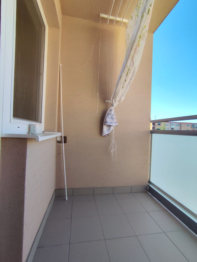 PREDANÝ .... Na predaj veľký 3 izbový byt v zachovalom udržiavanom pôvodnom stave Lomnická