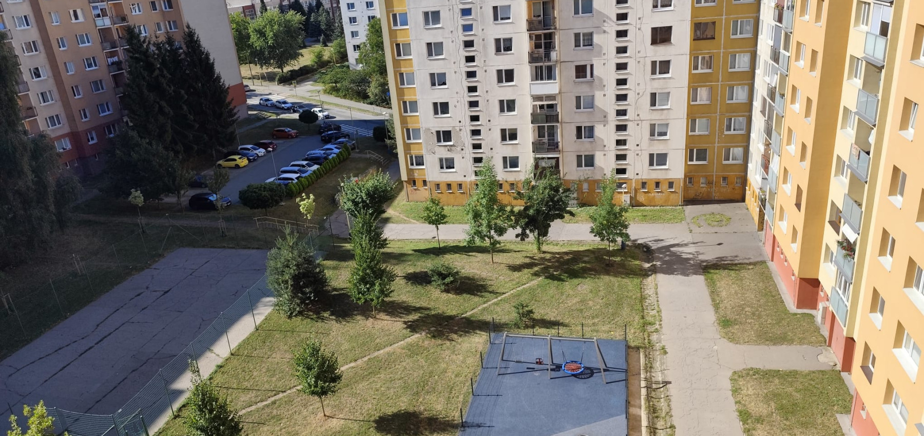 PREDANÝ .... Na predaj veľký 3 izbový byt v zachovalom udržiavanom pôvodnom stave Lomnická