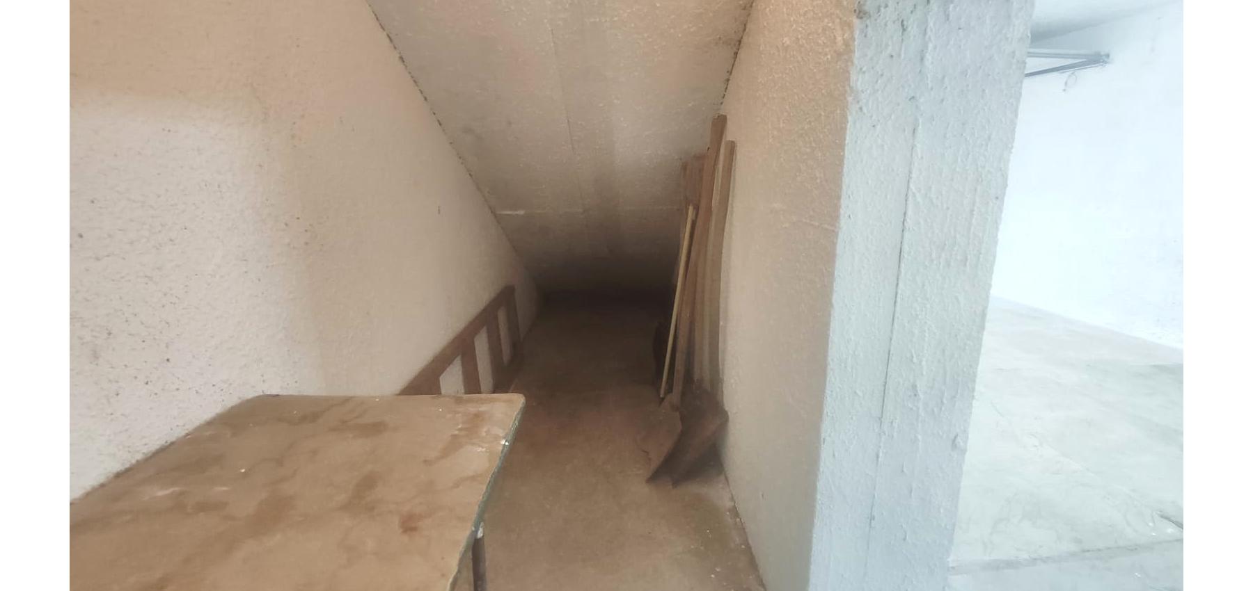 Prenajatá do 1.9.2026.....Garáž  s kumbálom na Tekeľovej ulici