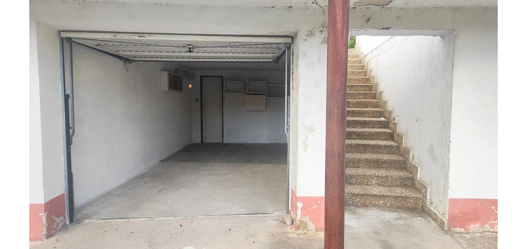 Prenajatá do 1.9.2026.....Garáž  s kumbálom na Tekeľovej ulici