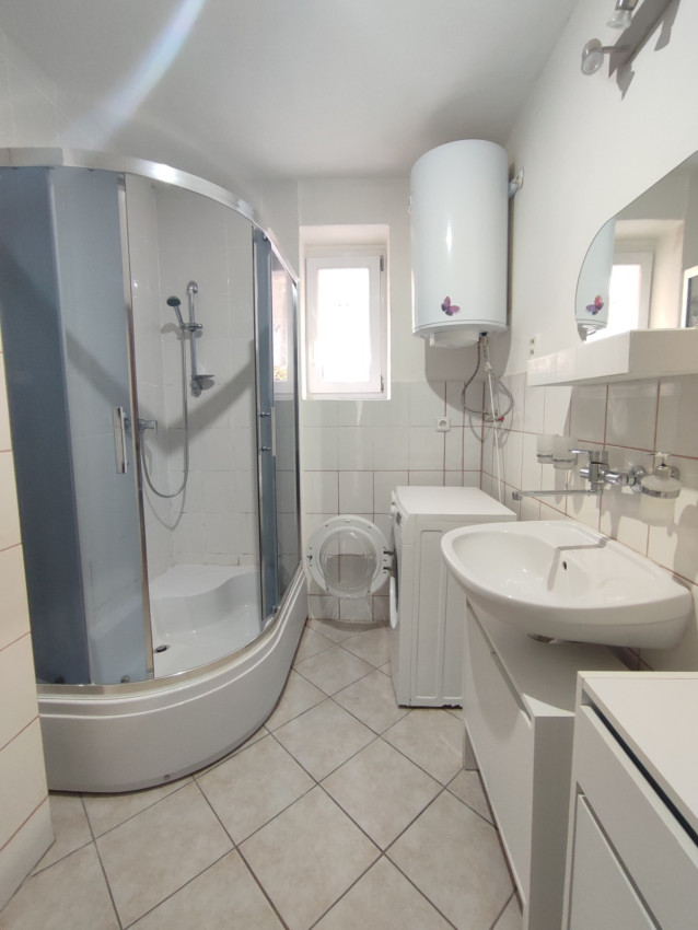 Na predaj tehlový 2 izbový byt s balkónom v blízkosti OC NOVUM, aktuálne prenajatý