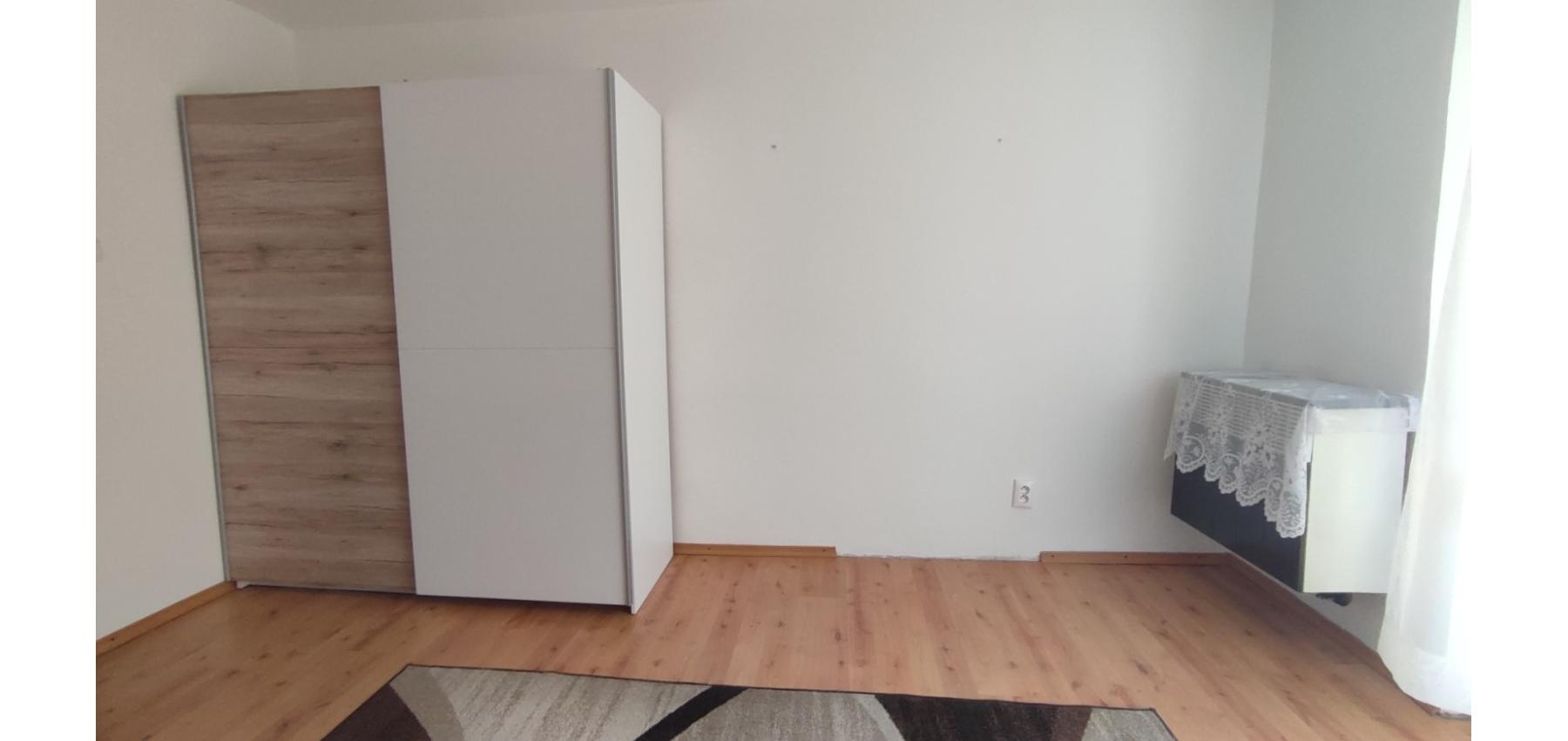 Na predaj tehlový 2 izbový byt s balkónom v blízkosti OC NOVUM, aktuálne prenajatý