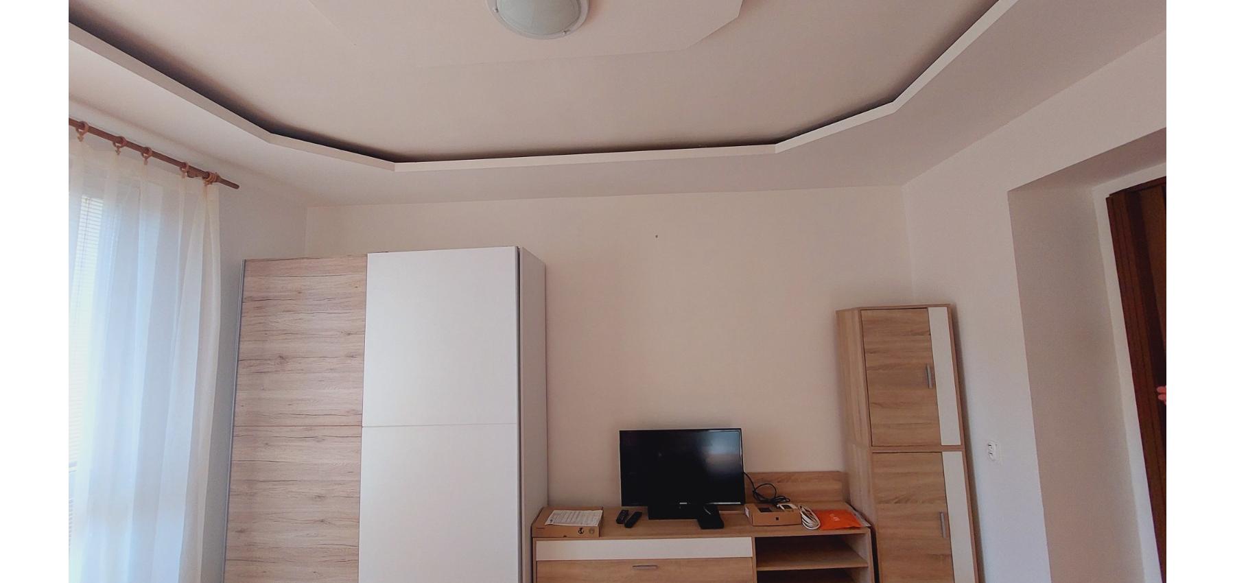 Na predaj tehlový 2 izbový byt s balkónom v blízkosti OC NOVUM, aktuálne prenajatý