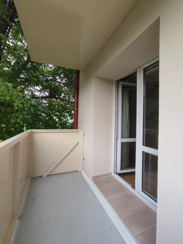 Na predaj tehlový 2 izbový byt s balkónom v blízkosti OC NOVUM, aktuálne prenajatý