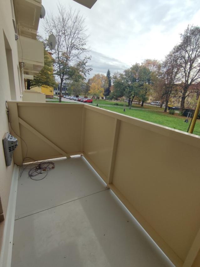 Na predaj tehlový 2 izbový byt s balkónom v blízkosti OC NOVUM, aktuálne prenajatý