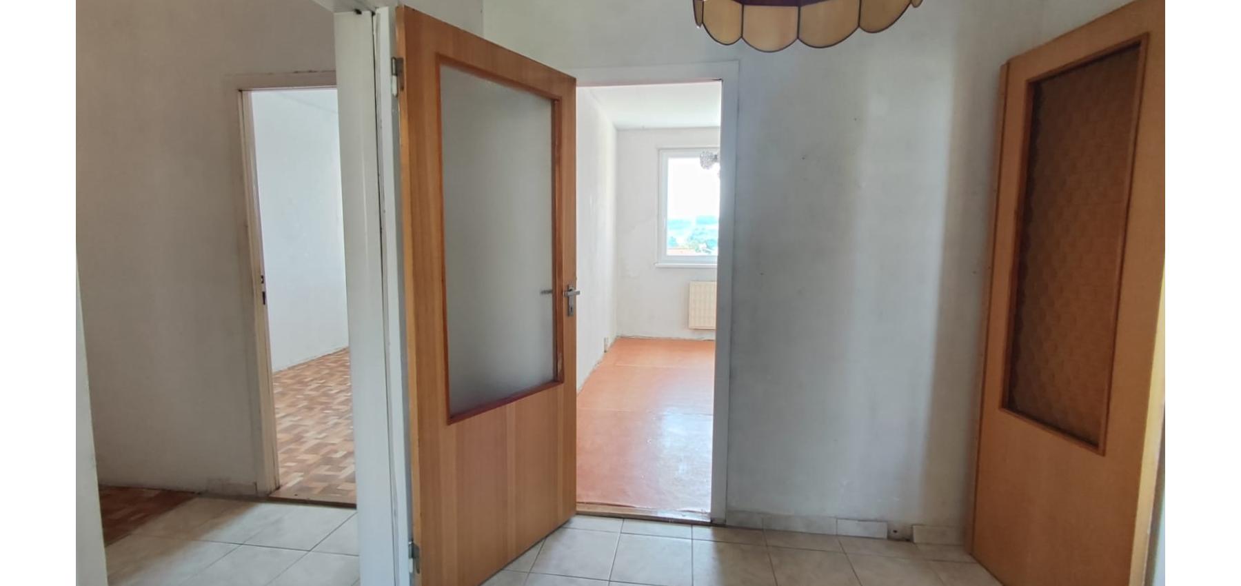 REZERVOVANÝ .... Veľký 4 izbový byt 86 m2, Sabinovská, ihneď k dispozícii