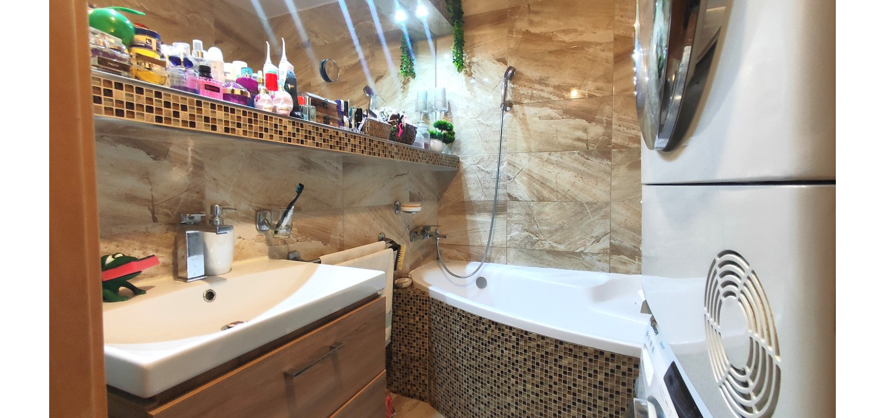 Dizajnovo prepracovaný lukratívny 4 izbový byt Sídlisko 3, klíma, loggia s tieniacimi fóliami