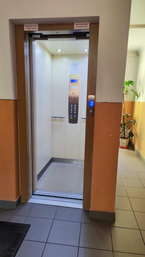 REZERVOVANÝ ... 3 izbový byt so skvelým výhľadom Tomášikova ulica, zrekonštruovaný, s klimatizáciou