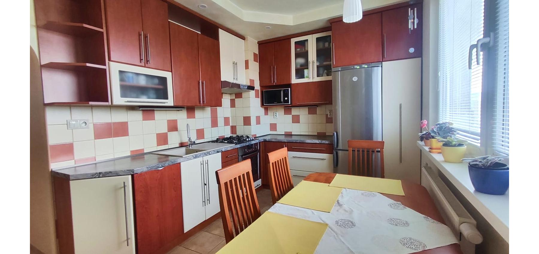 REZERVOVANÝ ... 3 izbový byt so skvelým výhľadom Tomášikova ulica, zrekonštruovaný, s klimatizáciou