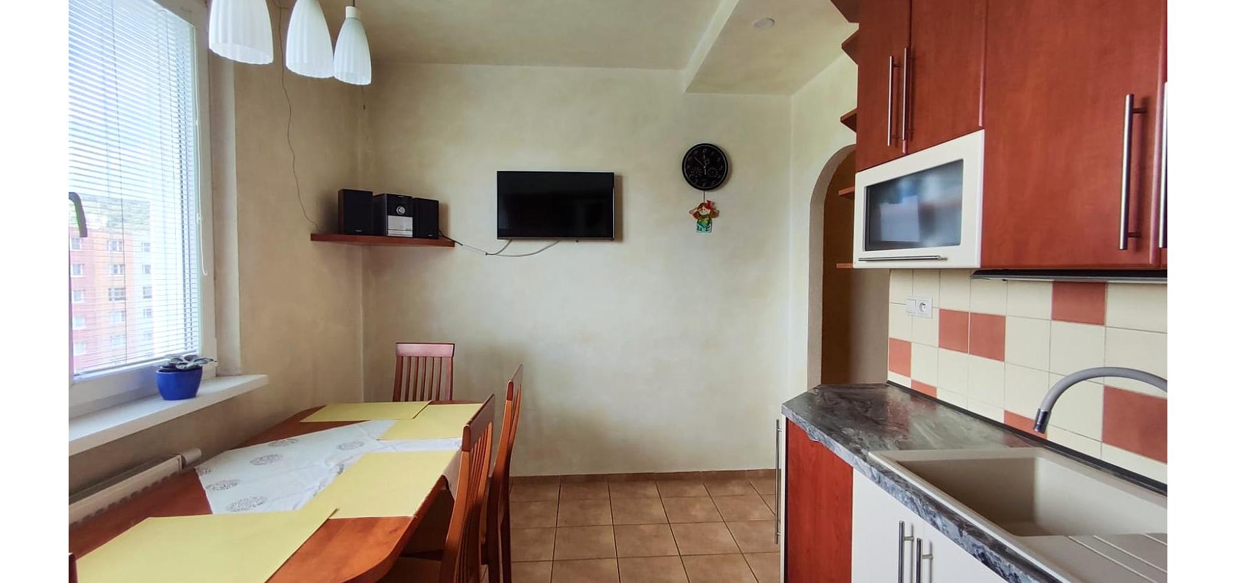 REZERVOVANÝ ... 3 izbový byt so skvelým výhľadom Tomášikova ulica, zrekonštruovaný, s klimatizáciou