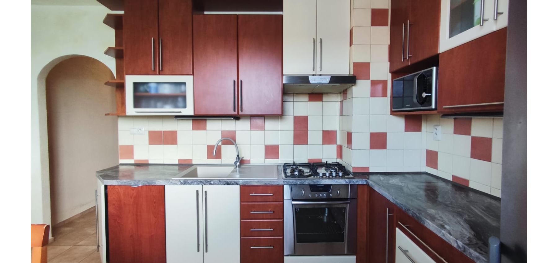 REZERVOVANÝ ... 3 izbový byt so skvelým výhľadom Tomášikova ulica, zrekonštruovaný, s klimatizáciou