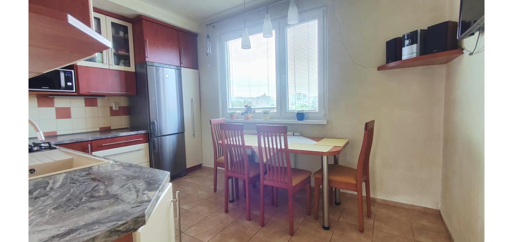 REZERVOVANÝ ... 3 izbový byt so skvelým výhľadom Tomášikova ulica, zrekonštruovaný, s klimatizáciou