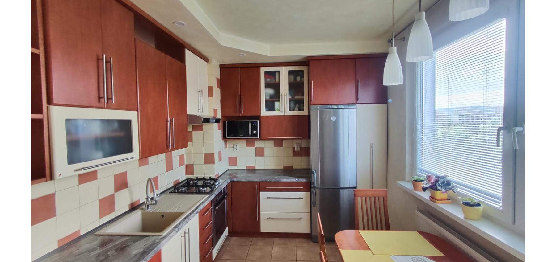 REZERVOVANÝ ... 3 izbový byt so skvelým výhľadom Tomášikova ulica, zrekonštruovaný, s klimatizáciou