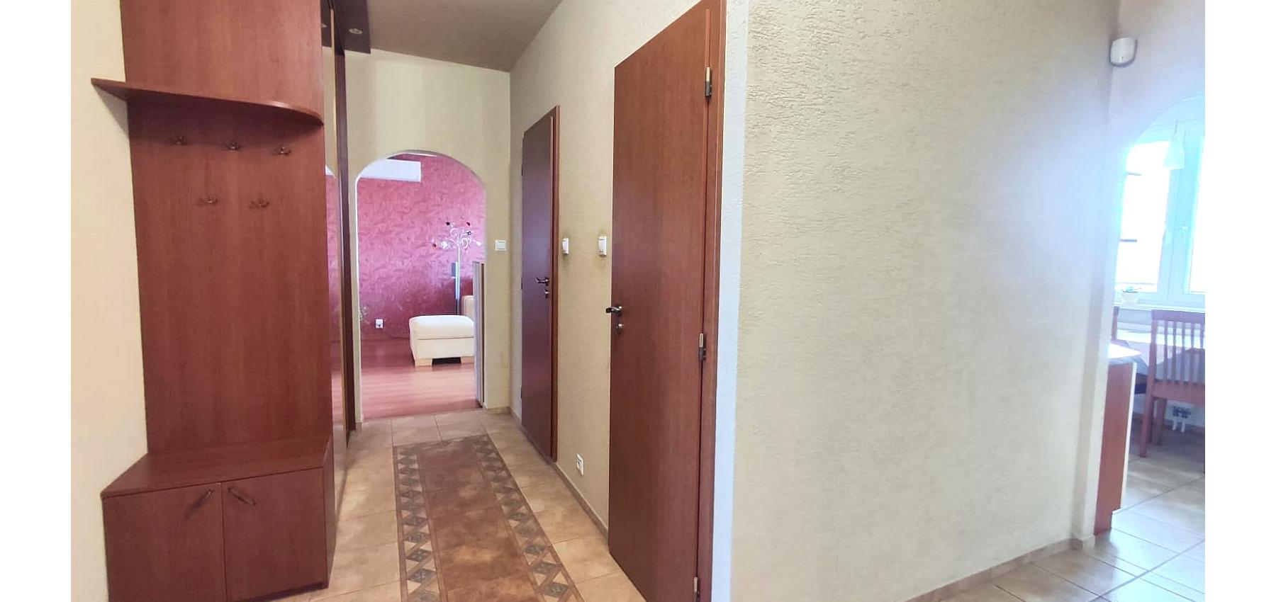 REZERVOVANÝ ... 3 izbový byt so skvelým výhľadom Tomášikova ulica, zrekonštruovaný, s klimatizáciou